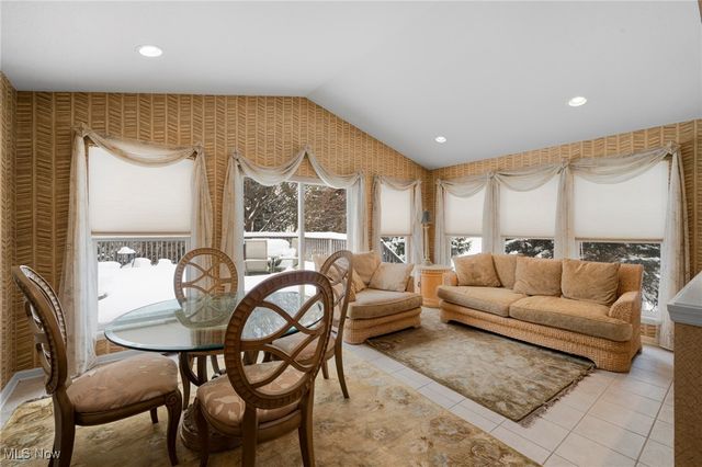 421 Carrington Lane, Broadview Heights, OH 44147