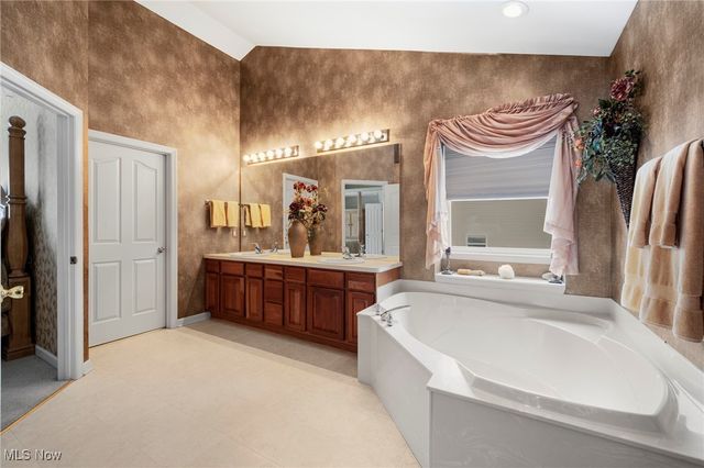 421 Carrington Lane, Broadview Heights, OH 44147