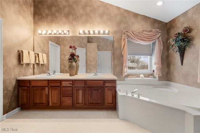 421 Carrington Lane, Broadview Heights, OH 44147