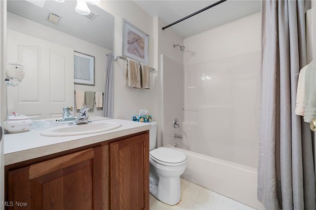 421 Carrington Lane, Broadview Heights, OH 44147