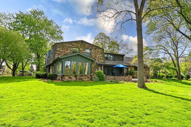 805 Lone Tree ROAD, Elm Grove, WI 53122