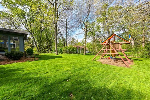 805 Lone Tree ROAD, Elm Grove, WI 53122