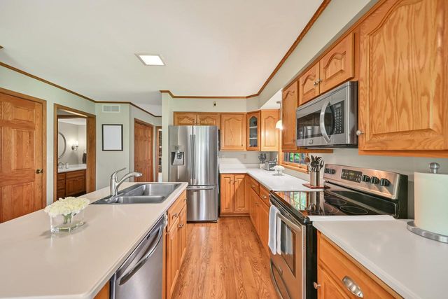 805 Lone Tree ROAD, Elm Grove, WI 53122