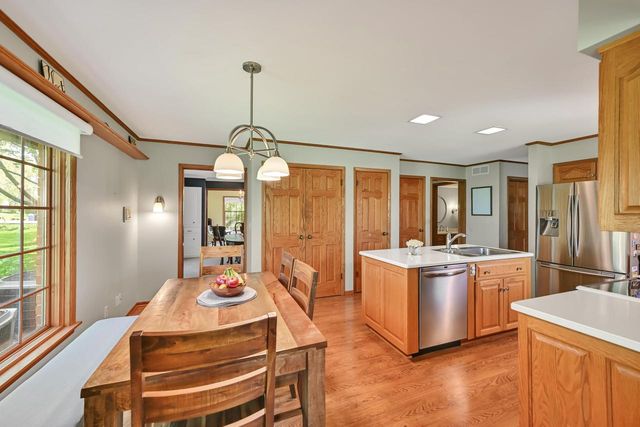 805 Lone Tree ROAD, Elm Grove, WI 53122