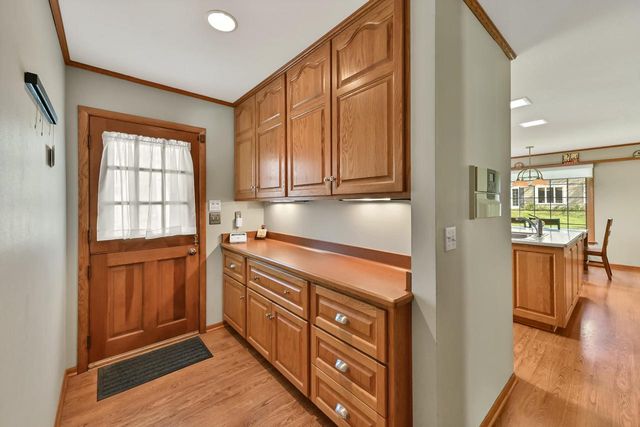 805 Lone Tree ROAD, Elm Grove, WI 53122