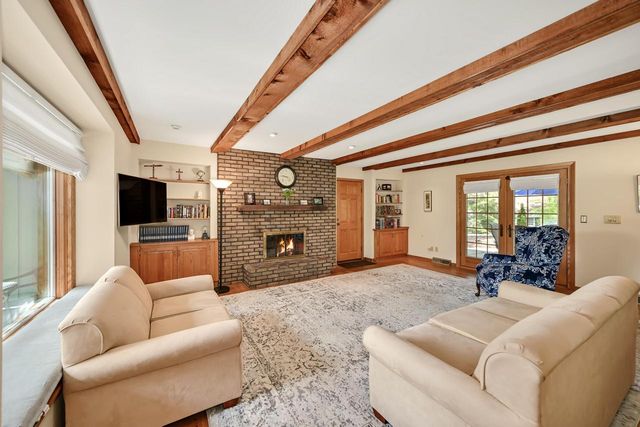 805 Lone Tree ROAD, Elm Grove, WI 53122