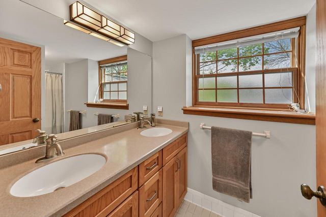 805 Lone Tree ROAD, Elm Grove, WI 53122