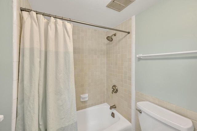805 Lone Tree ROAD, Elm Grove, WI 53122