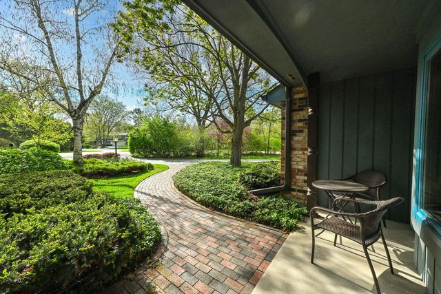 805 Lone Tree ROAD, Elm Grove, WI 53122