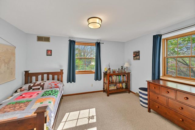 805 Lone Tree ROAD, Elm Grove, WI 53122