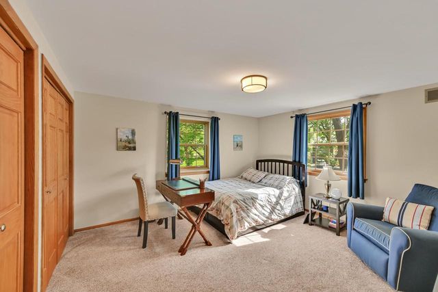 805 Lone Tree ROAD, Elm Grove, WI 53122