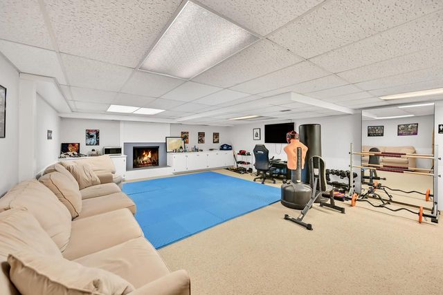 805 Lone Tree ROAD, Elm Grove, WI 53122