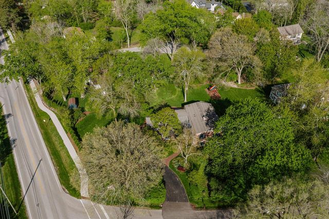 805 Lone Tree ROAD, Elm Grove, WI 53122