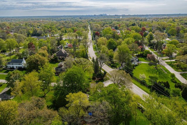 805 Lone Tree ROAD, Elm Grove, WI 53122