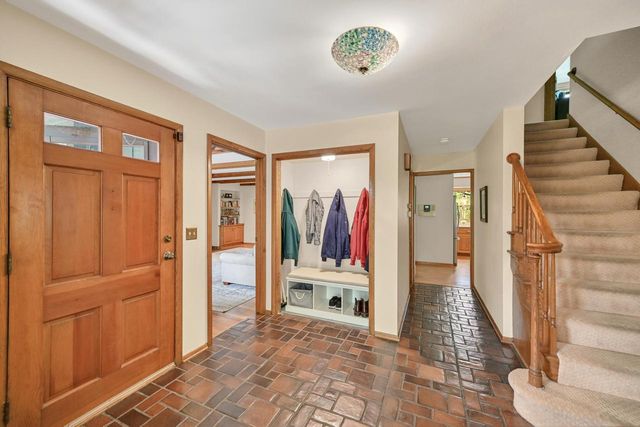 805 Lone Tree ROAD, Elm Grove, WI 53122