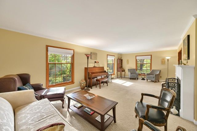 805 Lone Tree ROAD, Elm Grove, WI 53122