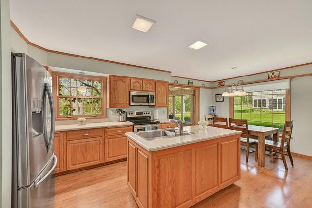 805 Lone Tree ROAD, Elm Grove, WI 53122