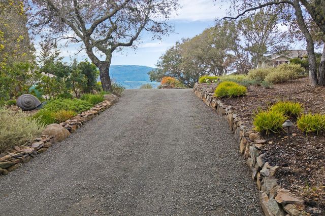 2557 Trinity Rd, Glen Ellen, CA 95442