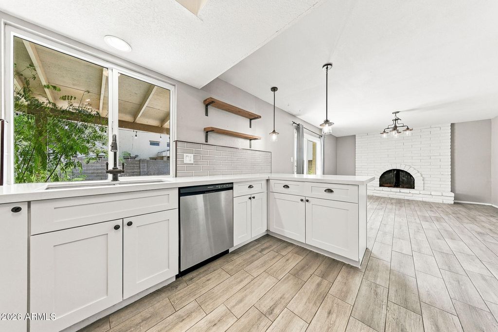 629 E HOLMES Avenue, Mesa, AZ 85204 — photo 3