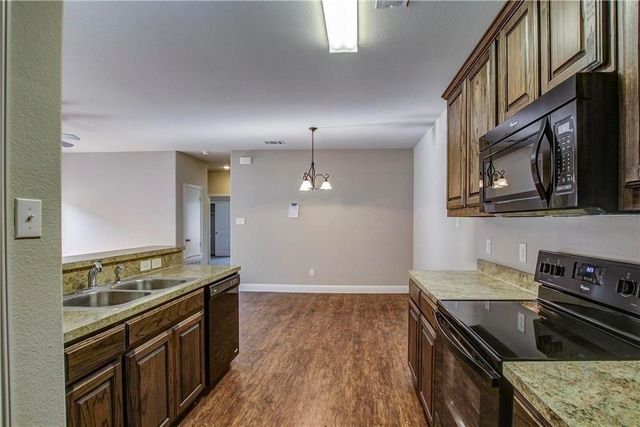 412 Canvas Court, Crowley, TX 76036