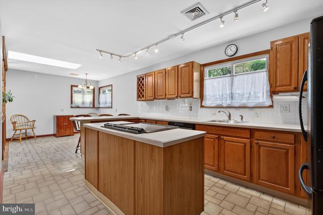 25 CHURCH ST, Willow Grove, PA 19090