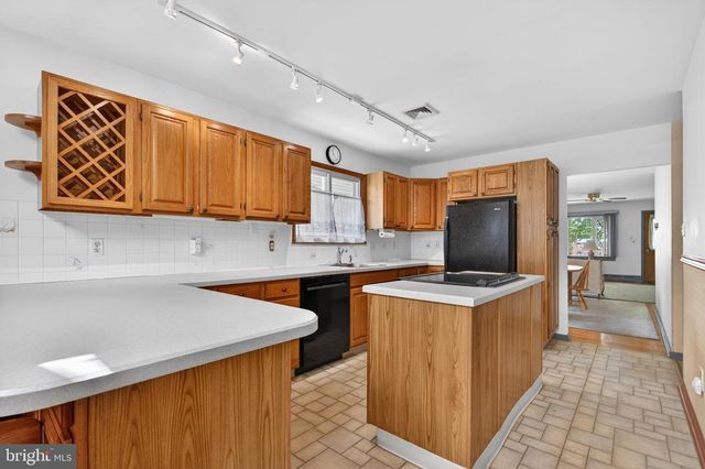 25 CHURCH ST, Willow Grove, PA 19090