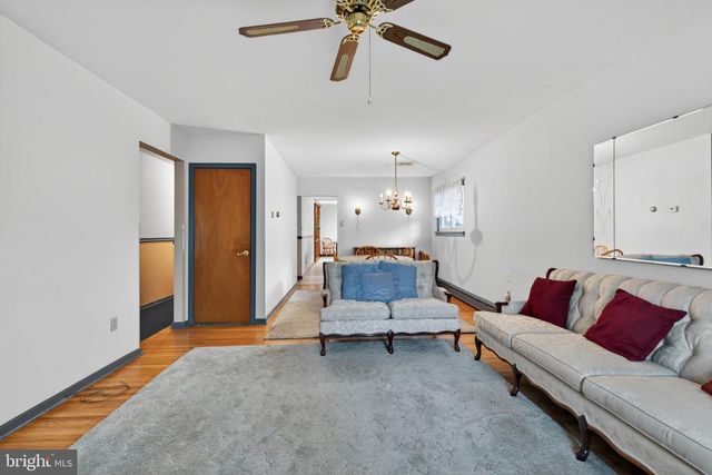 25 CHURCH ST, Willow Grove, PA 19090