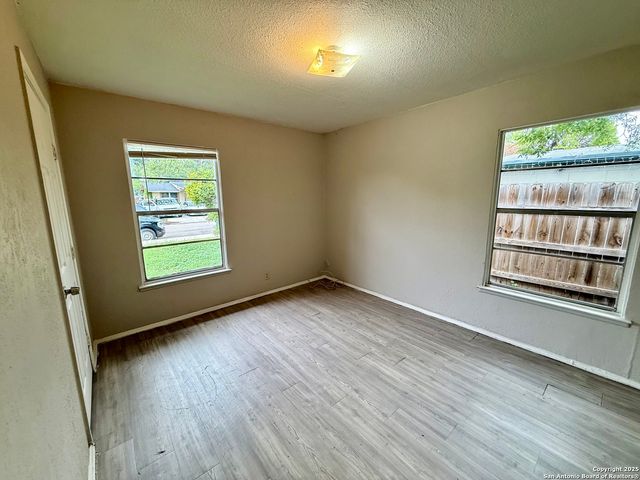 4318 Wild Oak, San Antonio, TX 78219