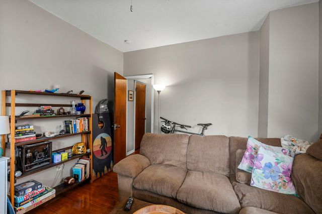 1609 4th Street NE, Minneapolis, MN 55413