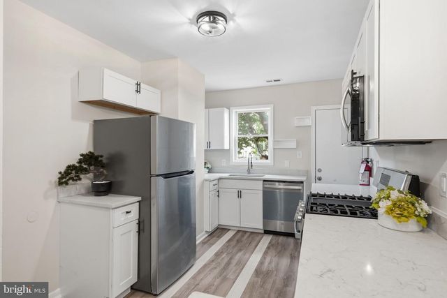 204 MIDDLESEX ST, Gloucester City, NJ 08030