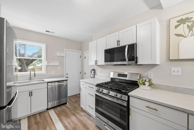 204 MIDDLESEX ST, Gloucester City, NJ 08030
