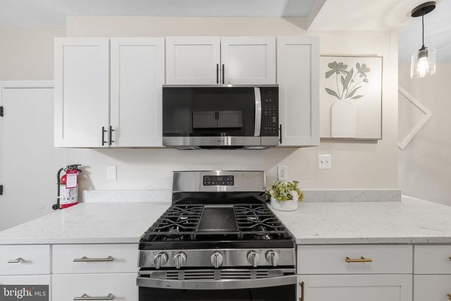 204 MIDDLESEX ST, Gloucester City, NJ 08030
