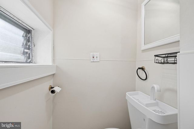 204 MIDDLESEX ST, Gloucester City, NJ 08030