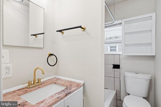 204 MIDDLESEX ST, Gloucester City, NJ 08030