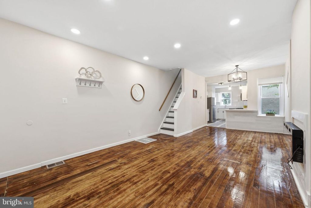 204 MIDDLESEX ST, Gloucester City, NJ 08030