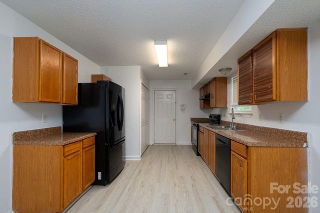 511 Lightspun Lane, Charlotte, NC 28216