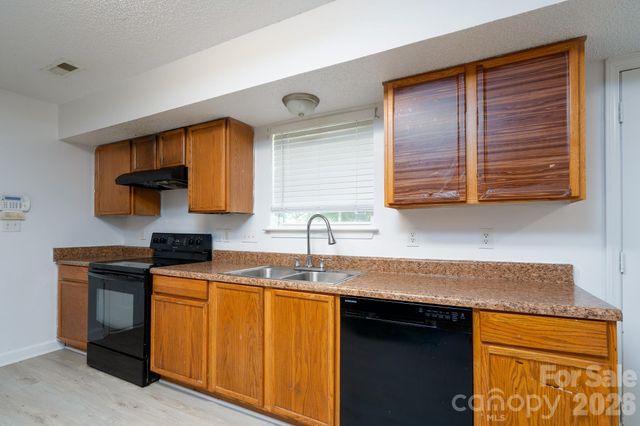 511 Lightspun Lane, Charlotte, NC 28216
