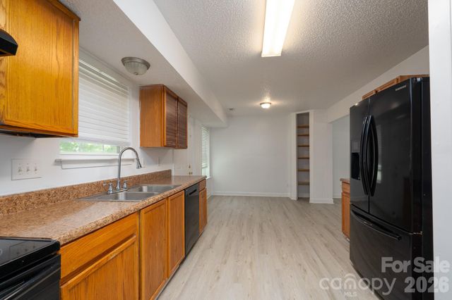 511 Lightspun Lane, Charlotte, NC 28216