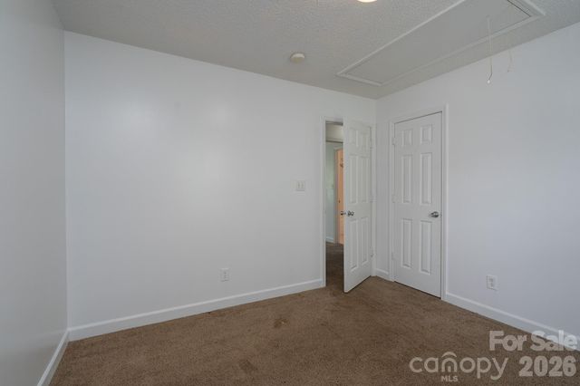 511 Lightspun Lane, Charlotte, NC 28216