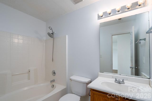 511 Lightspun Lane, Charlotte, NC 28216