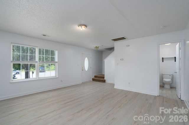 511 Lightspun Lane, Charlotte, NC 28216
