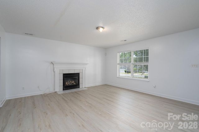 511 Lightspun Lane, Charlotte, NC 28216