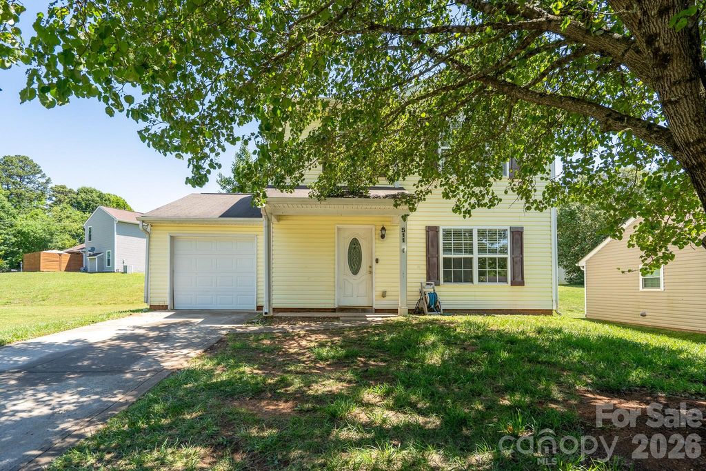 511 Lightspun Lane, Charlotte, NC 28216