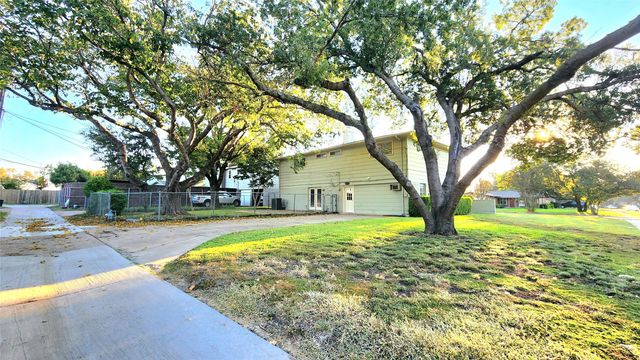1911 Greenhaven Drive, Richardson, TX 75080