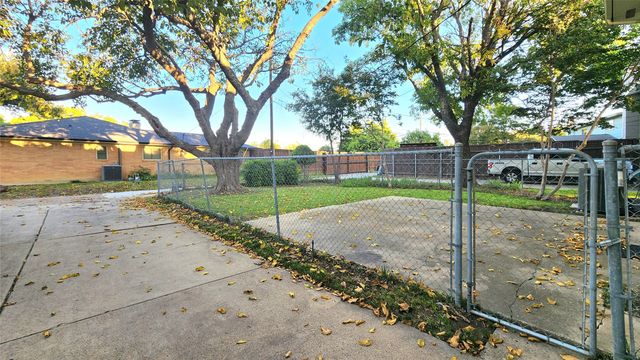 1911 Greenhaven Drive, Richardson, TX 75080