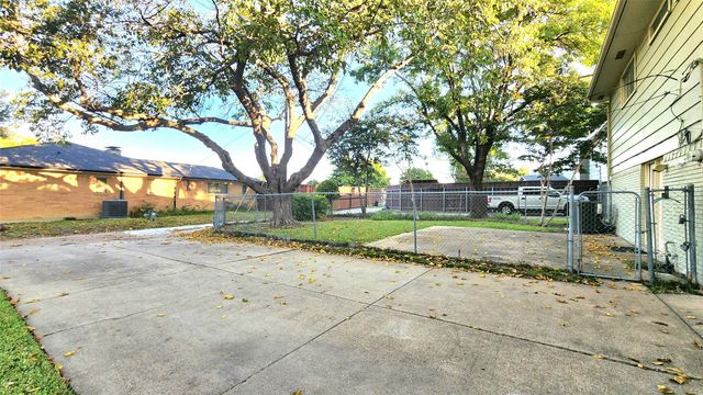 1911 Greenhaven Drive, Richardson, TX 75080