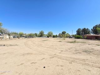573 Barnhart Drive, Socorro, TX 79927