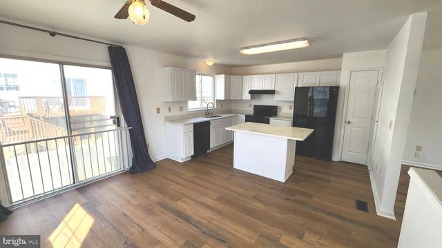 95 DENNY CIR, Newark, DE 19702