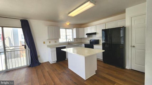 95 DENNY CIR, Newark, DE 19702