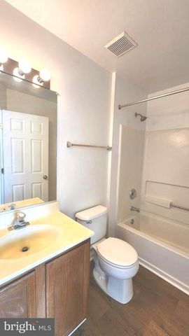 95 DENNY CIR, Newark, DE 19702